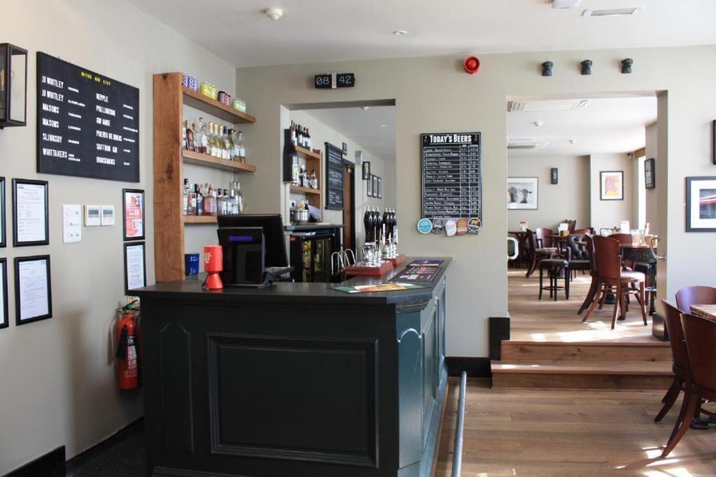 The Mitre Inn Knaresborough Buitenkant foto
