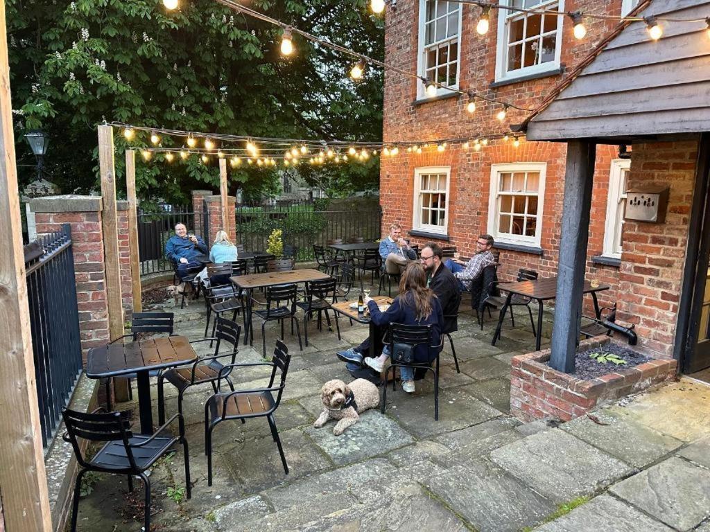 The Mitre Inn Knaresborough Buitenkant foto