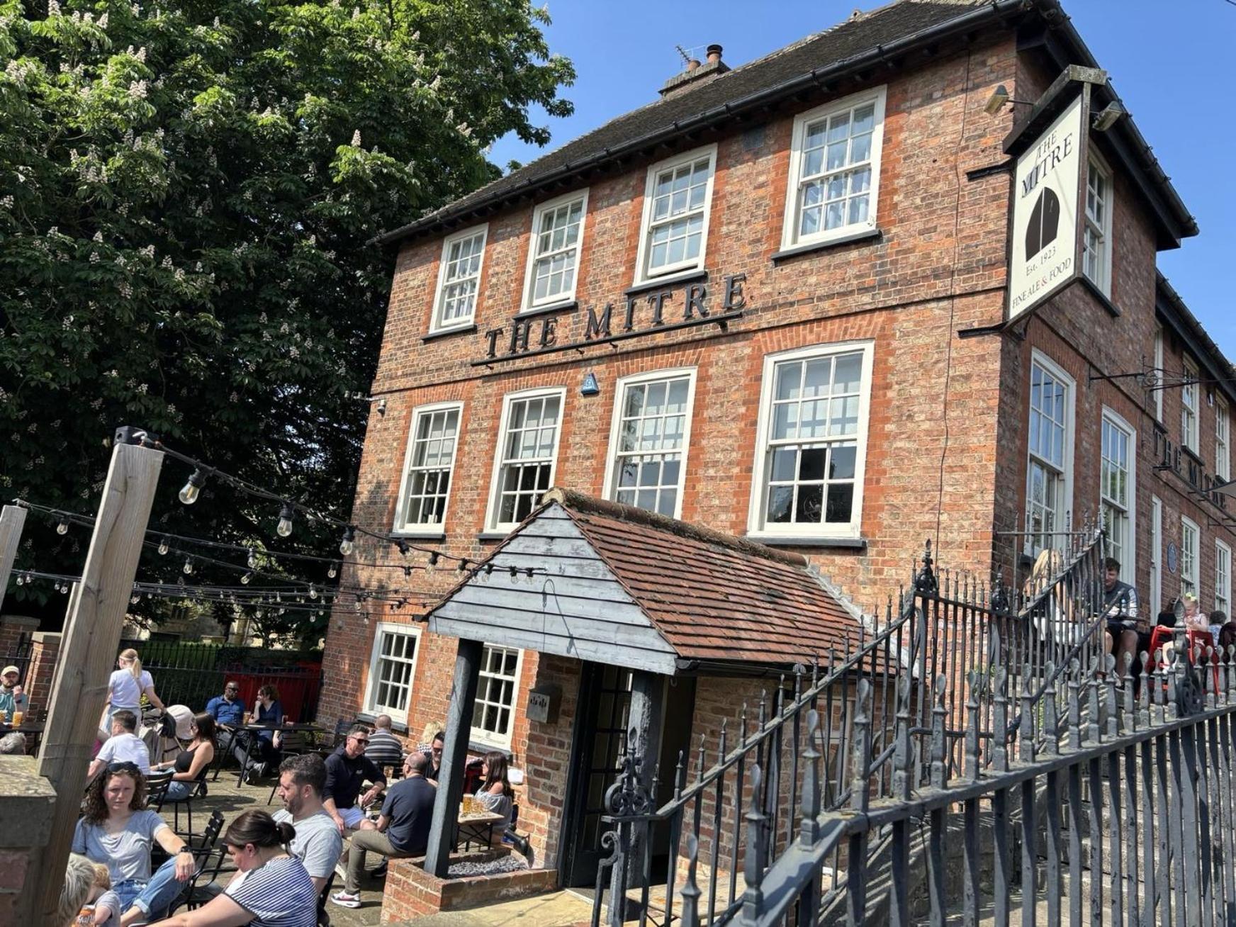 The Mitre Inn Knaresborough Buitenkant foto
