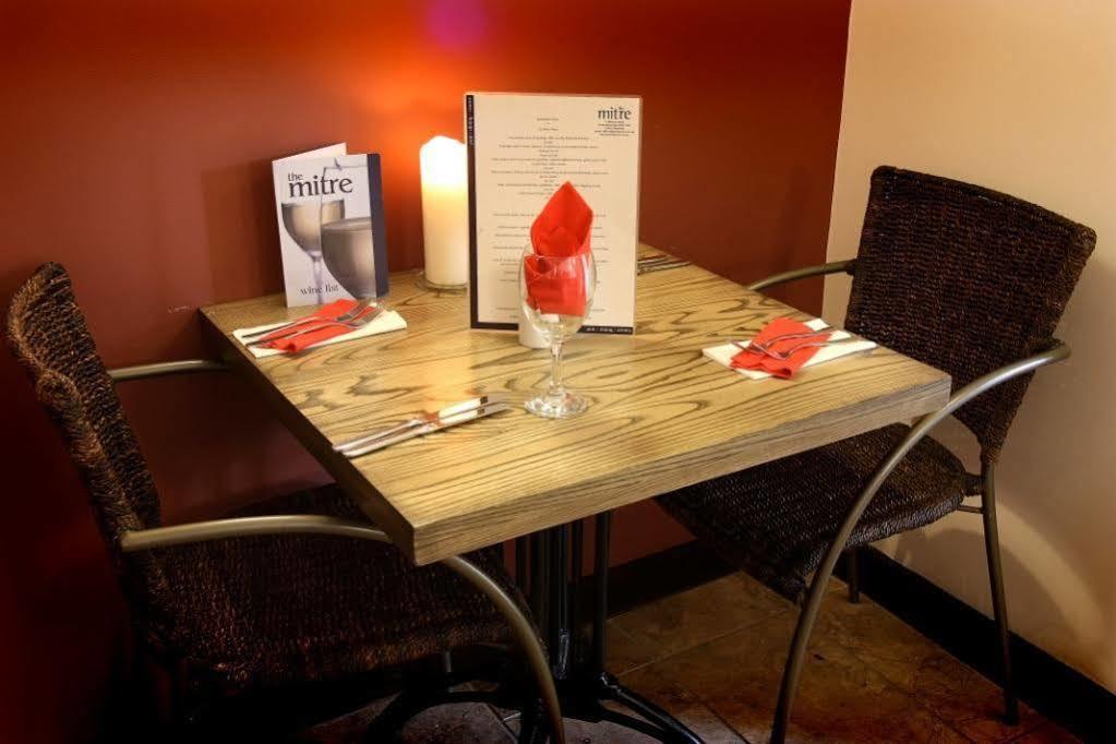 The Mitre Inn Knaresborough Buitenkant foto